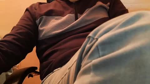 Snapshot of burlymonster chatting on 12/19/24, 05:08 Hairy Arabian online show from 12/19/24, 05:08