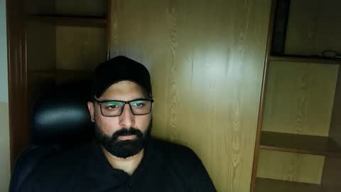 Snapshot of burlymonster chatting on 09/12/25, 04:51 Hairy Arabian online show from 09/12/25, 04:51