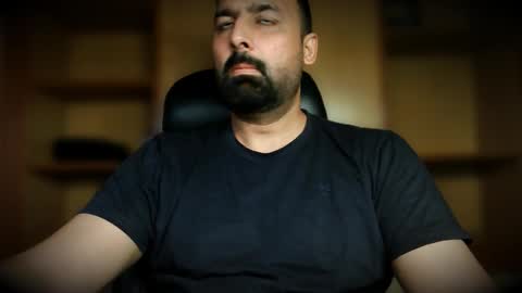 Snapshot of burlymonster chatting on 09/29/25, 04:28 Hairy Arabian online show from 09/29/25, 04:28