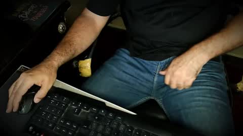 Snapshot of burlymonster chatting on 10/27/25, 12:47 Hairy Arabian online show from 10/27/25, 12:47