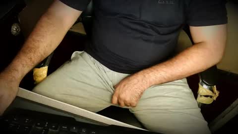 Snapshot of burlymonster chatting on 10/31/25, 03:40 Hairy Arabian online show from 10/31/25, 03:40