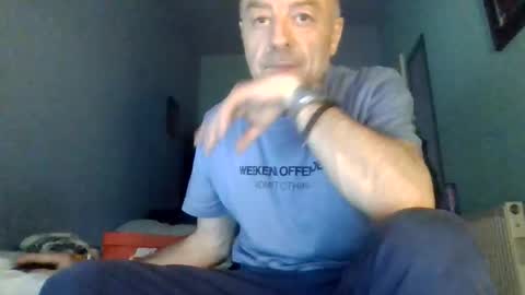 Snapshot of burnleyguy1977 chatting on 06/08/26, 04:35 burnleyguy1977 online show from 06/08/26, 04:35