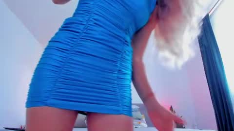 Snapshot of bush_woman chatting on 06/11/26, 03:59 Larisa online show from 06/11/26, 03:59
