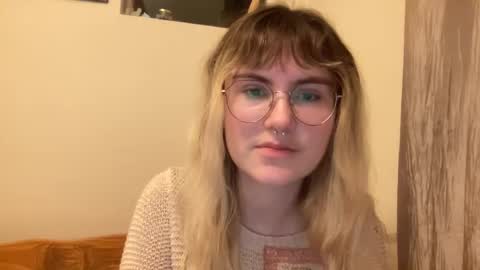 esme gray online show from 12/24/24, 03:27
