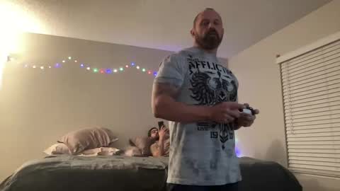 Snapshot of bustedsprockets chatting on 12/16/24, 04:13 Pocket Daddy cockring gaycouple cockring lovense daddy online show from 12/16/24, 04:13