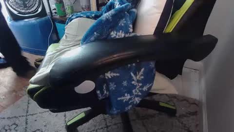 Snapshot of bustingnuts2025 chatting on 03/03/26, 07:31 Busting online show from 03/03/26, 07:31