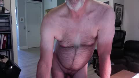 Snapshot of bustinout99 chatting on 04/10/26, 02:22 afternoon wood online show from 04/10/26, 02:22