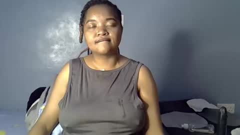 Snapshot of busty_kenzi chatting on 05/25/26, 06:14 busty kenzi online show from 05/25/26, 06:14