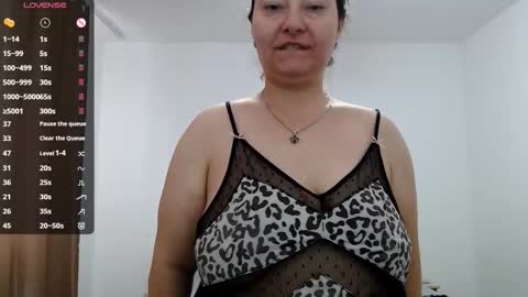 Snapshot of bustyemma chatting on 11/18/25, 08:08 Emma online show from 11/18/25, 08:08