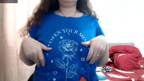 Snapshot of bustyemma chatting on 03/21/26, 01:26 Emma online show from 03/21/26, 01:26