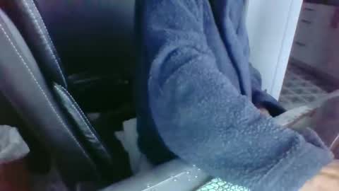 Snapshot of butslutt2 chatting on 03/19/26, 02:32 butslutt2 online show from 03/19/26, 02:32