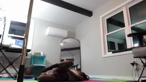 Snapshot of butt3rcup chatting on 11/04/25, 06:12 Goddess online show from 11/04/25, 06:12