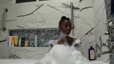 Snapshot of butt3rcup chatting on 11/25/25, 02:33 Goddess online show from 11/25/25, 02:33