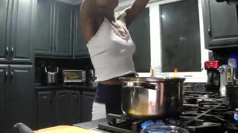 Snapshot of butt3rcup chatting on 12/21/25, 11:45 Goddess online show from 12/21/25, 11:45