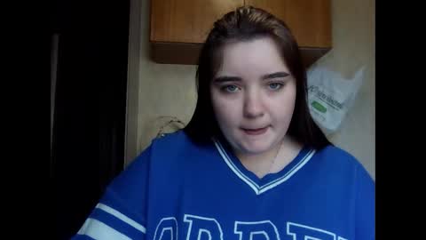 Snapshot of butterfly18988 chatting on 10/23/25, 06:45 butterfly18988 online show from 10/23/25, 06:45