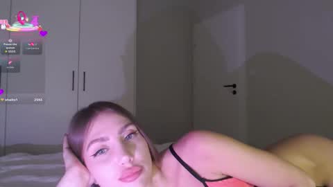 Lauren online show from 11/19/25, 06:08