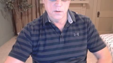 Snapshot of buttnakedfun954737 chatting on 01/11/25, 11:23 Miles online show from 01/11/25, 11:23