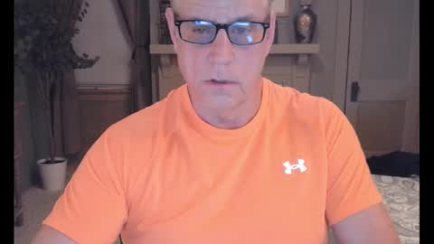 Snapshot of buttnakedfun954737 chatting on 03/04/25, 09:40 Miles online show from 03/04/25, 09:40