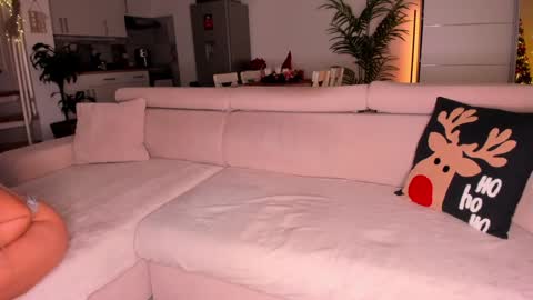 Snapshot of buyyourticketplease chatting on 12/13/24, 09:41 Nicolah Steven Bond online show from 12/13/24, 09:41