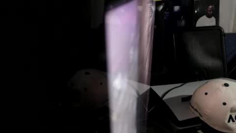 Snapshot of buzzzzzzz01 chatting on 11/06/25, 07:42 buzzzzzzz01 online show from 11/06/25, 07:42