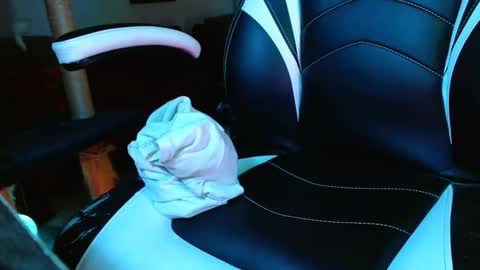 bwall1425 online show from 12/23/24, 02:02