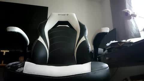 bwall1425 online show from 11/29/25, 09:18