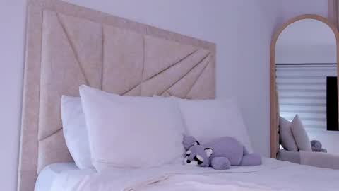 Snapshot of by_juliana chatting on 05/07/26, 06:08 online show from 05/07/26, 06:08