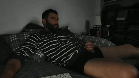 Snapshot of c2cmee chatting on 10/15/25, 01:11 c2cmee online show from 10/15/25, 01:11