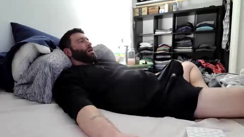 Snapshot of c2cmee chatting on 11/13/25, 04:44 c2cmee online show from 11/13/25, 04:44