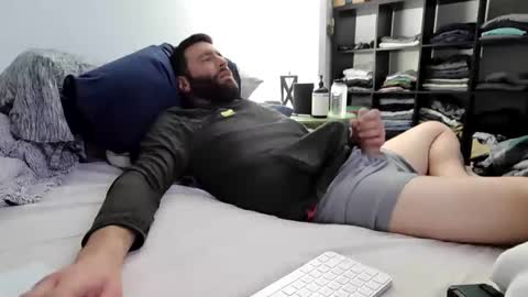 Snapshot of c2cmee chatting on 11/14/25, 03:27 c2cmee online show from 11/14/25, 03:27