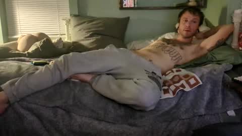 Snapshot of c4tf1sh chatting on 11/29/25, 07:00 1DontR3member online show from 11/29/25, 07:00