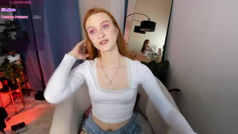 Snapshot of c_moonie_ chatting on 05/14/26, 08:59 Polly online show from 05/14/26, 08:59