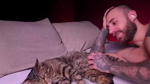 Snapshot of c_o_n_q_u_e_r chatting on 02/14/25, 07:17 CQ online show from 02/14/25, 07:17