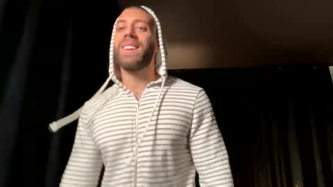 Snapshot of c_o_n_q_u_e_r chatting on 09/27/25, 01:32 CQ online show from 09/27/25, 01:32