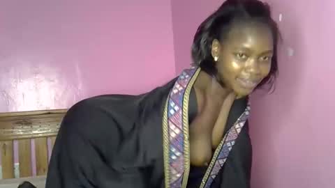 Snapshot of c_trish chatting on 11/11/25, 10:43 C--trish online show from 11/11/25, 10:43