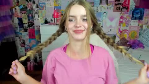 Snapshot of caaandy_girl chatting on 09/18/25, 04:20 Emily  online show from 09/18/25, 04:20