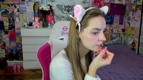 Snapshot of caaandy_girl chatting on 10/28/25, 06:21 Emily  online show from 10/28/25, 06:21