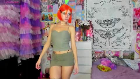 Snapshot of caaandy_girl chatting on 10/29/25, 06:53 Emily  online show from 10/29/25, 06:53