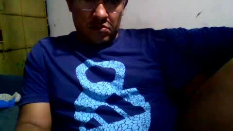 Snapshot of cachito83915 chatting on 06/17/26, 04:26 Cachudosexy online show from 06/17/26, 04:26