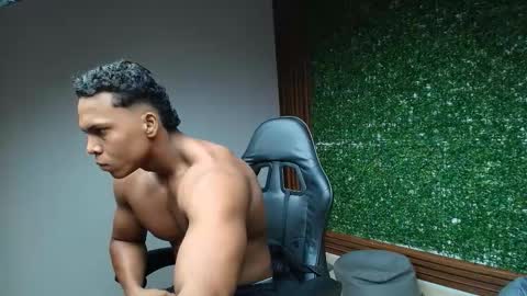 Snapshot of cain_grey chatting on 12/14/25, 10:03 cain online show from 12/14/25, 10:03