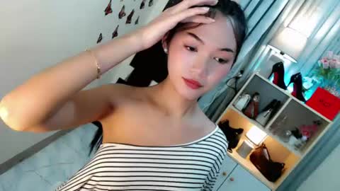 Snapshot of caitlin_x chatting on 06/11/26, 11:58 caitlin online show from 06/11/26, 11:58