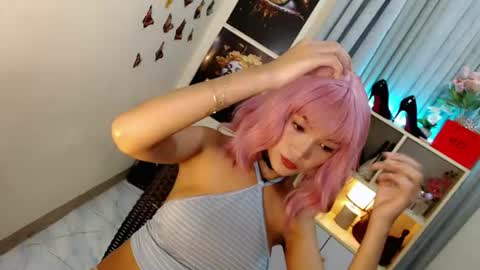 Snapshot of caitlin_x chatting on 06/20/26, 11:18 caitlin online show from 06/20/26, 11:18