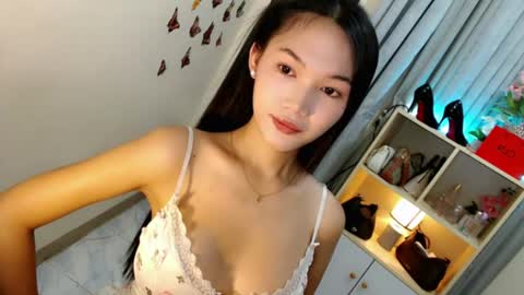 Snapshot of caitlin_x chatting on 06/25/26, 11:31 caitlin online show from 06/25/26, 11:31