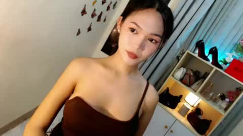 Snapshot of caitlin_x chatting on 07/10/26, 01:21 caitlin online show from 07/10/26, 01:21