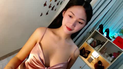 Snapshot of caitlin_x chatting on 07/16/26, 12:38 caitlin online show from 07/16/26, 12:38