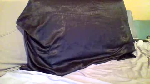 Snapshot of caligirl310r chatting on 02/23/25, 03:29 Caligurl Queen Head Fluffer In Charge Goddess of Cocktease Mistress of Holes online show from 02/23/25, 03:29