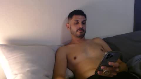 Snapshot of caliguy6 chatting on 11/20/25, 04:12 Caliguy online show from 11/20/25, 04:12