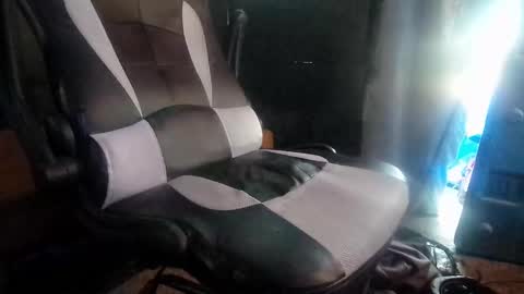 Snapshot of calisguitar chatting on 12/11/24, 09:23 Calisguitar online show from 12/11/24, 09:23