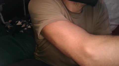 Snapshot of calisguitar chatting on 02/14/25, 10:28 Calisguitar online show from 02/14/25, 10:28