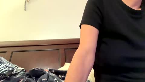 calishop1 online show from 10/17/25, 03:20